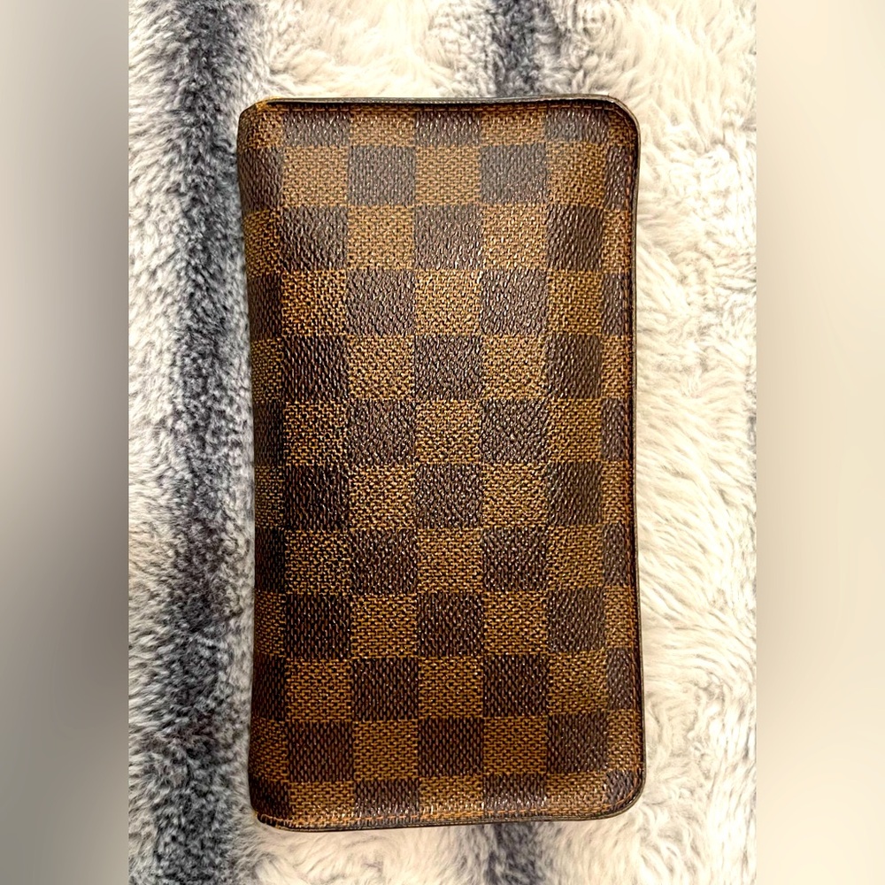 Authentic Louis Vuitton Damier Ebene Canvas Pre-Loved Vintage Zippy Wallet Brown